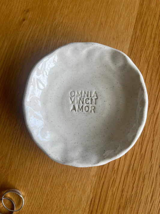 🤍 Omnia Vincit Amor Jewellery Dish