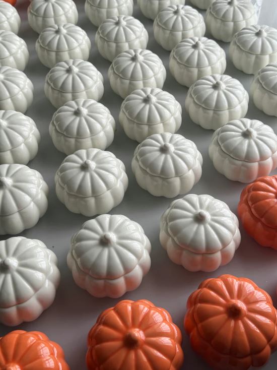 🎃 Pumpkin Candle – Whisper in Wax