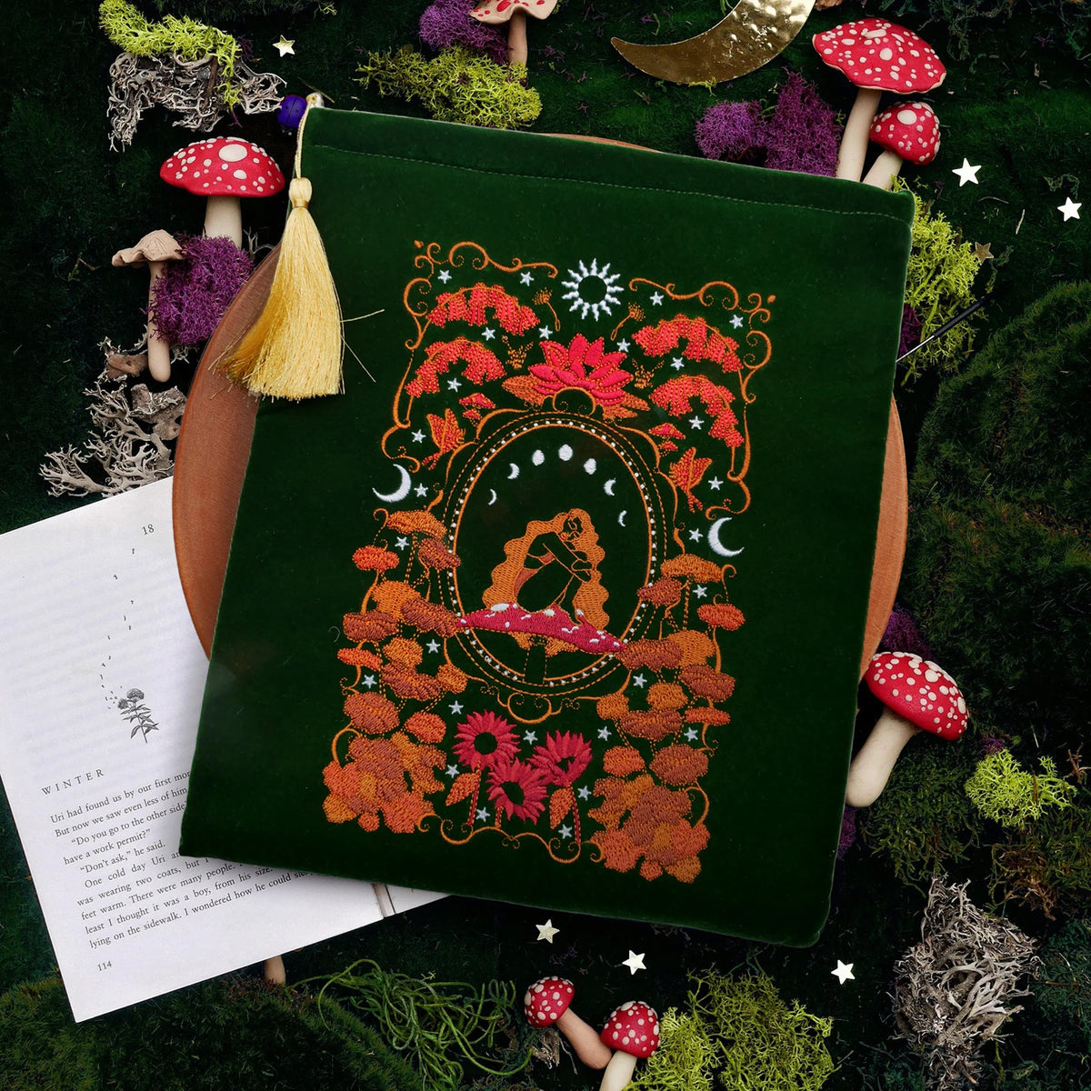 Wonderland Green Book Sleeve
